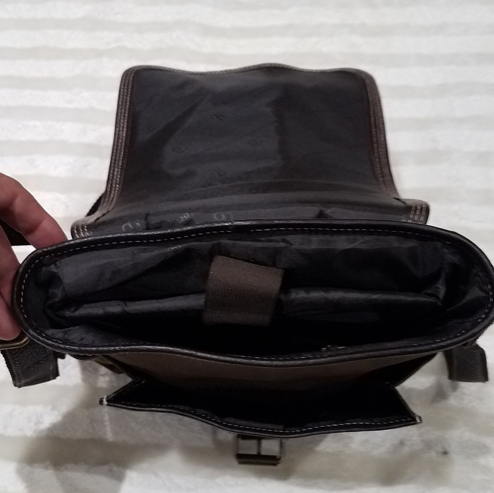 Bellino Leather over the shoulder Bag - Picture 3 of 8
